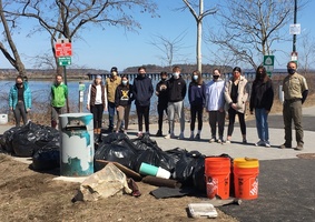 Volunteer Club: picking up trash on East End Portland Trail