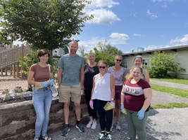 Volunteer Weeding Crew